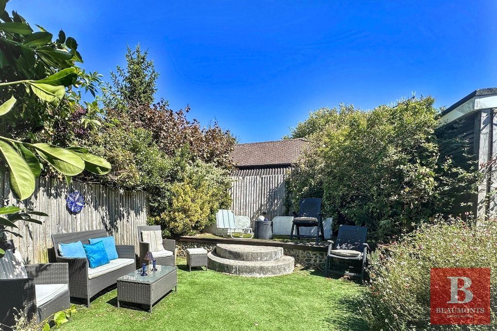 Larkfield Way
